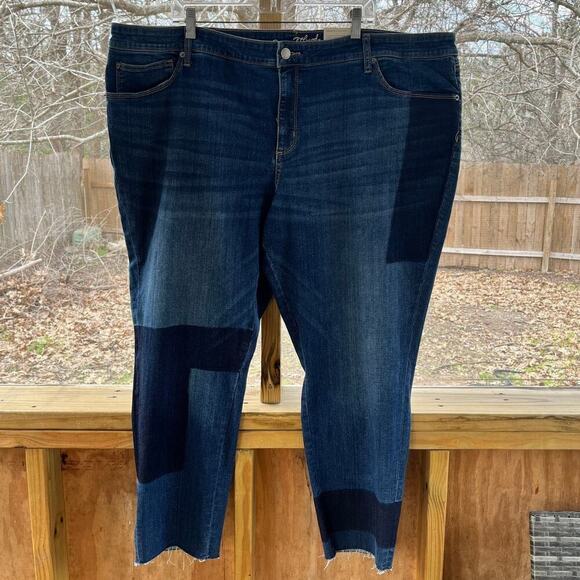 Universal Thread Women's Blue Patchwork Skinny Jeans Size 26W. NEW - Picture 1 of 9